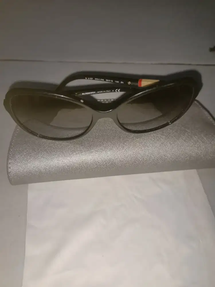 Kacamata hitam  mrek BURBERY Check Nova  sun glases Original