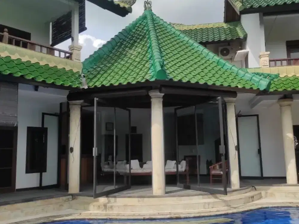 6 Bedroom Villa for sale in Berawa, Bali
