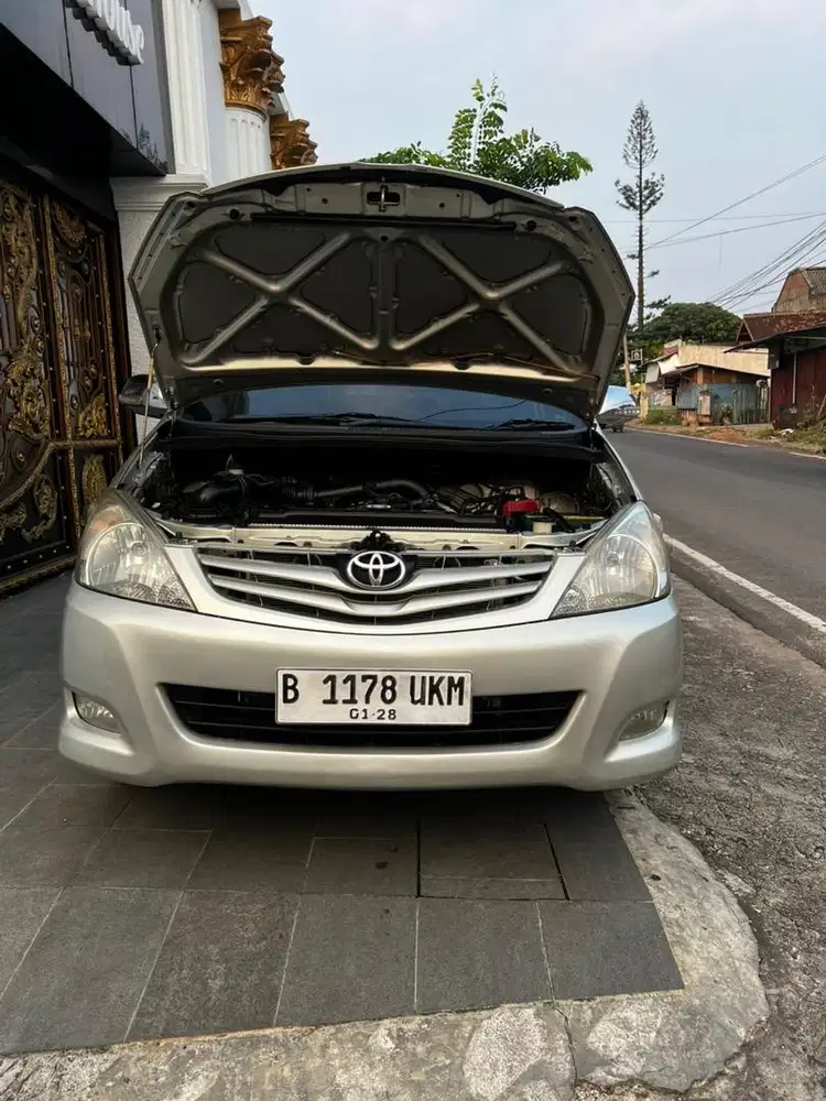 KIJANG INNOVA e +