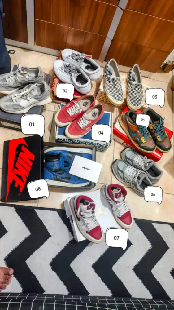 Dijual berbagai sepatu pemakaian pribadi