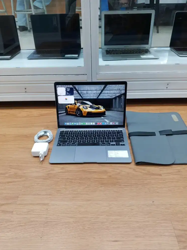 Jual Cepat!! Macbook Air Retina 13 2020 M1 , Memory 16 GB , SSD 256 GB