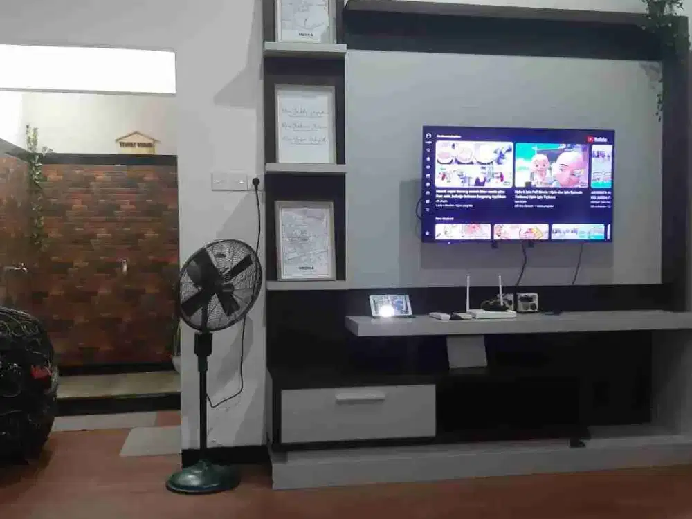 RUMAH  DUA LANTAI DIJUAL LENGKAP DENGAN FURNITURE NYA DI PERUMAHAN GRIYA TUMARITIS