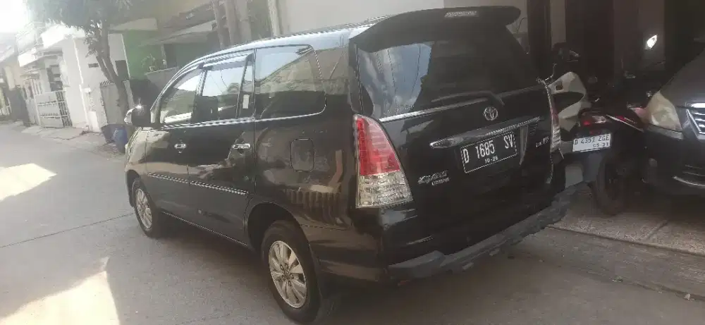 Toyota Kijang Innova 2011 Bensin