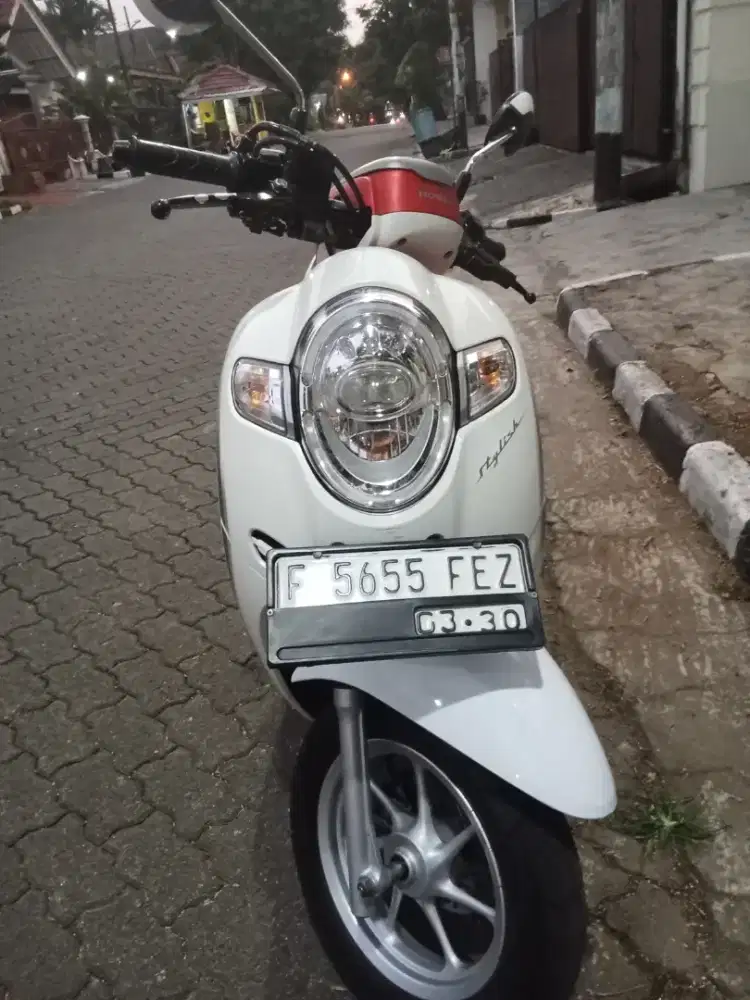 Scoopy 2020 putih