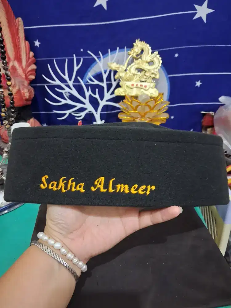 Topi peci merk sakha
Almeer warna hitam
Limited edition
Barang terawat