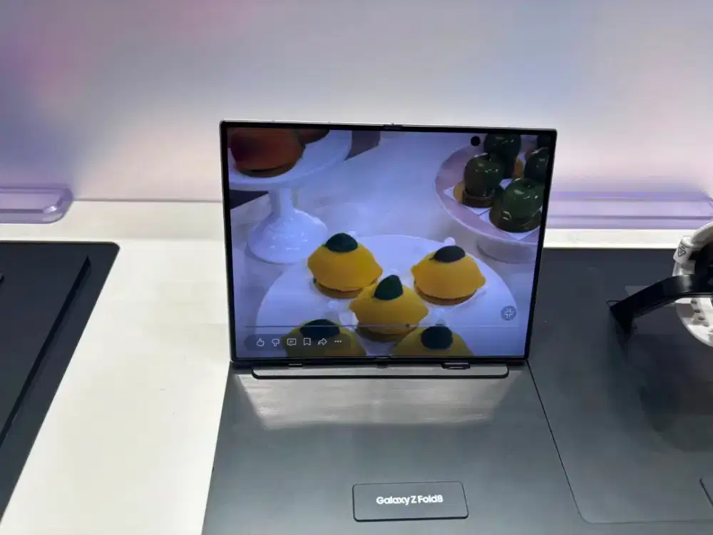 Pre order samsung Z fold 8