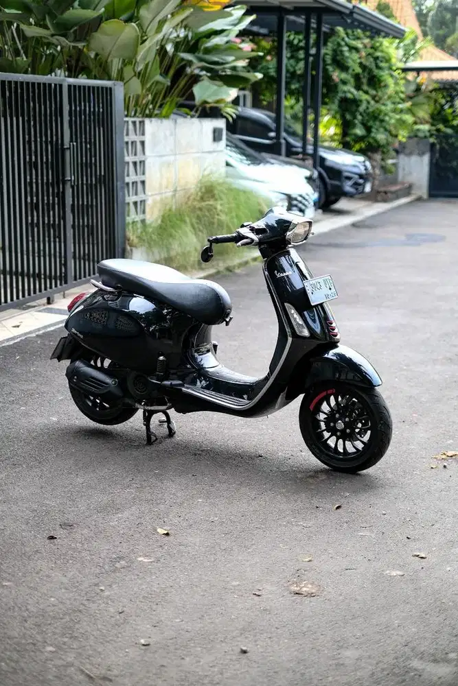 VESPA SPRINT 150 3V 2014 HITAM