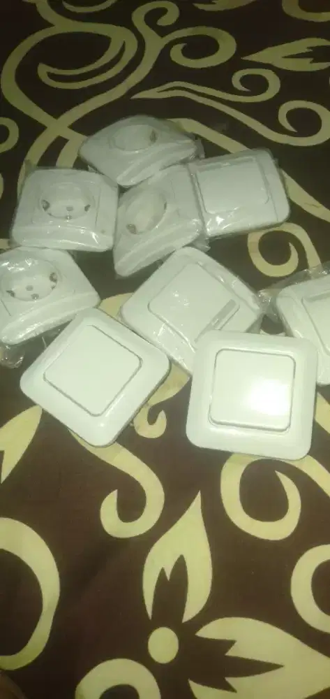 Dijual aksesoris listrik
