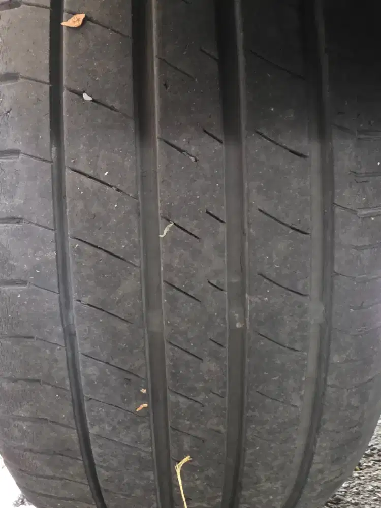 Ban 215/55R17 Dunlop LM705 + BS Turanza ER33 (Pemakai)
