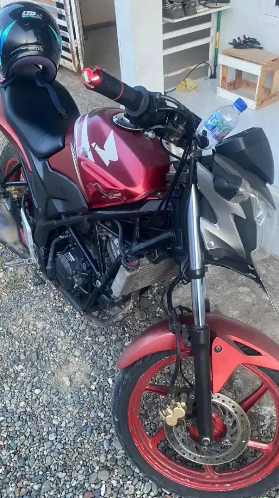 Honda CB 150 r old