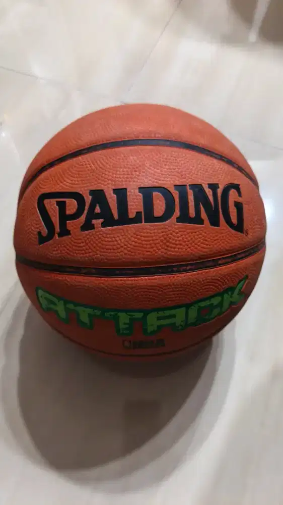 Bola Basket Spalding Attack