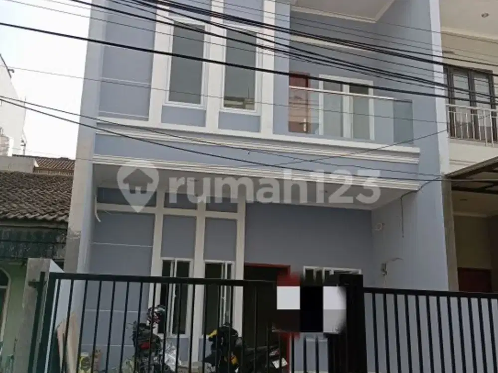 Dijual Cepat Murah Rumah Baru Tinggi Dari Jalan Deket Mall di Kelapa Gading