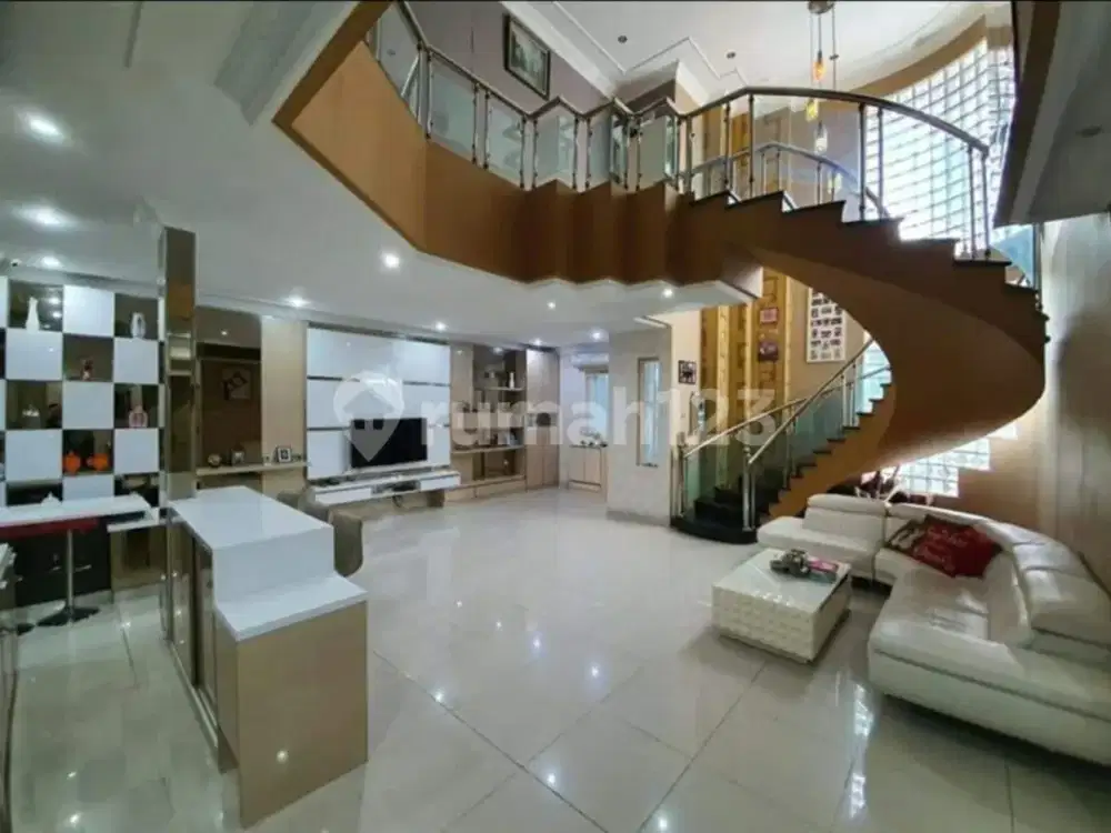 Jual Murah, Dibawah Harga Pasaran,full Furnish, Hoek, 5 Kamar, Deket Mall Mkg, Bebas Banjir, Jarang Ada Di Kelapa Gading