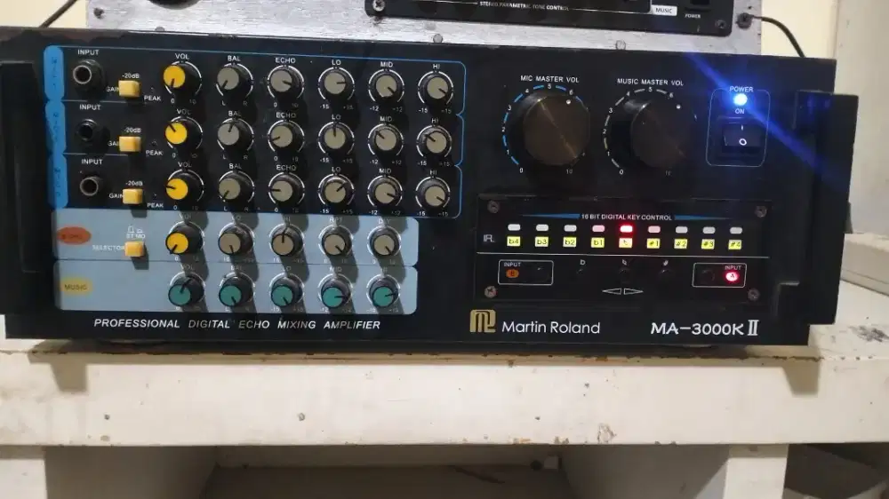 Amplifier Martin roland 3000ma