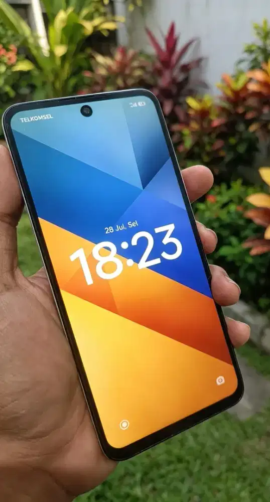 Poco M6 8+8/256 Android 16 (Baklava)