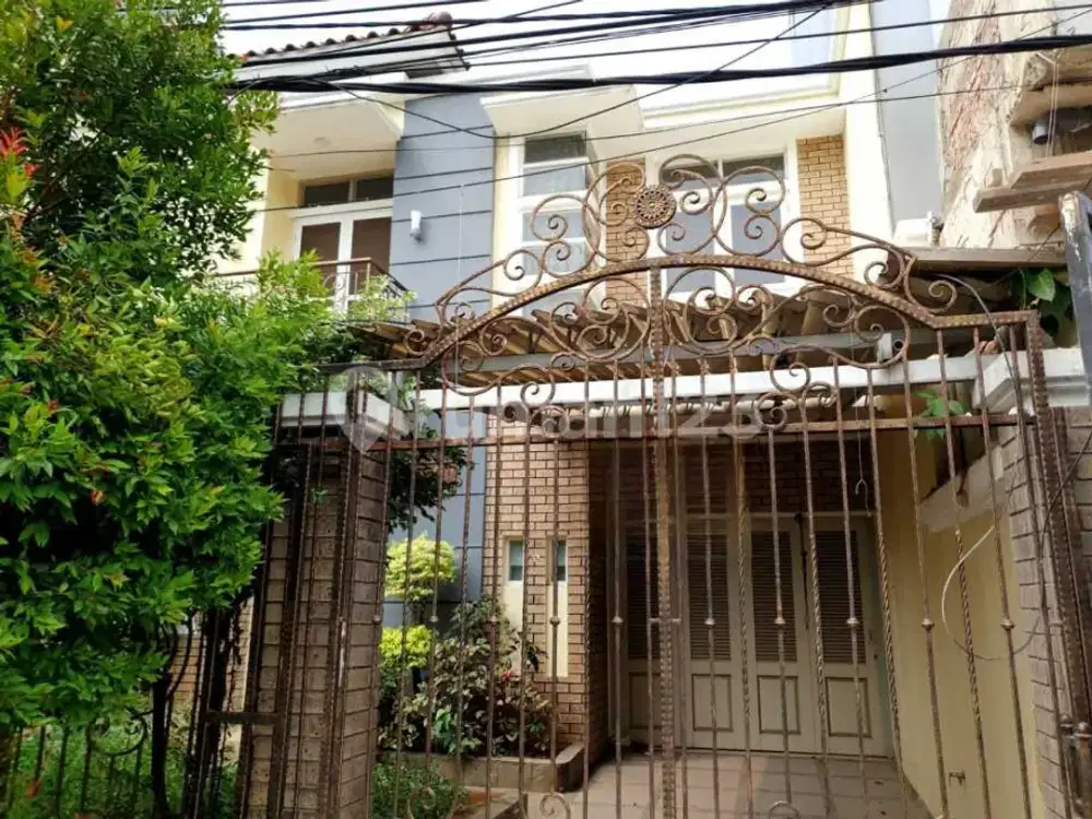 Rumah 3 Lantai Bagus Deket Pertokoan dan Kuliner di Kelapa Gading Gading