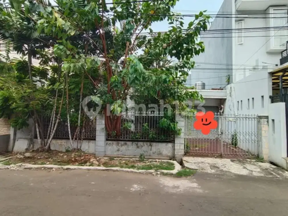 Jual Murah ,,,, Rumah Tua Hitung Tanah,,Bebas Banjir,, Deket Mall di Kelapa Gading