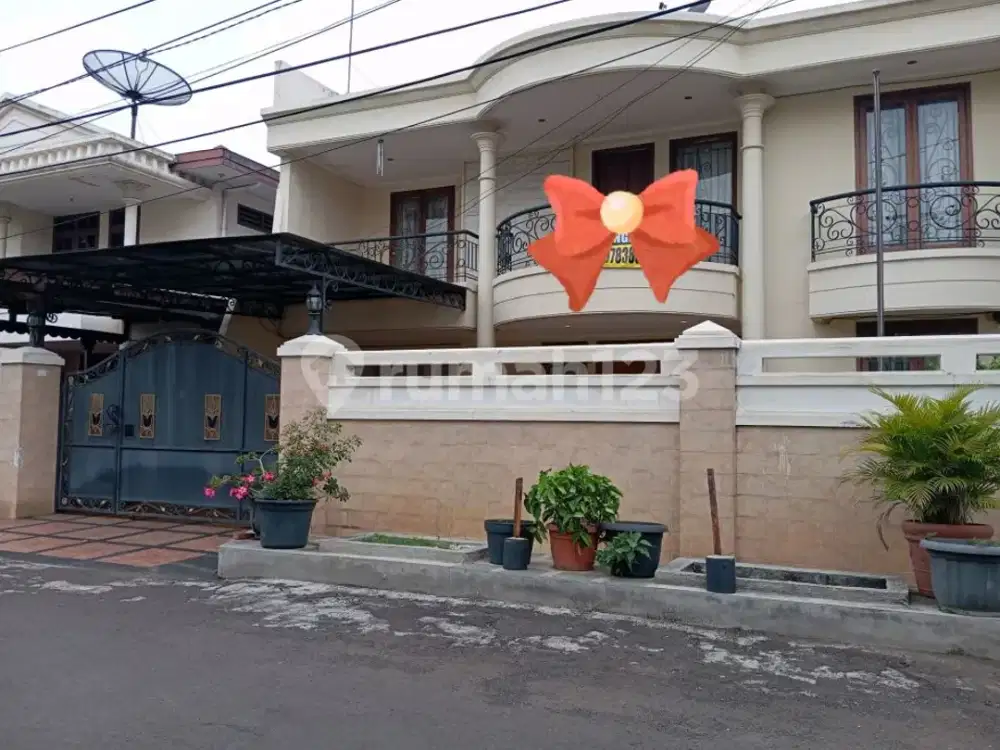 Jual Cepat,,, Rumah Rapi Bagus,,, Bebas Banjir ,, Deket Mall Mkg di Kelapa Gading