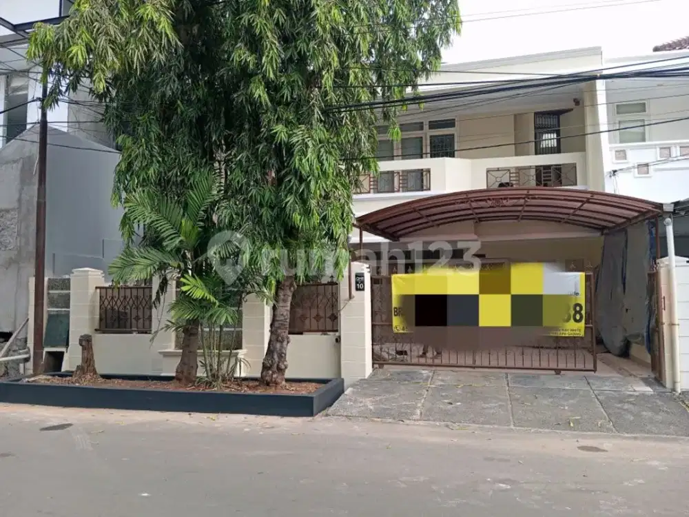 Sewa Rumah 4 Kamar 2 Lantai Bebas Banjir di Kelapa Gading