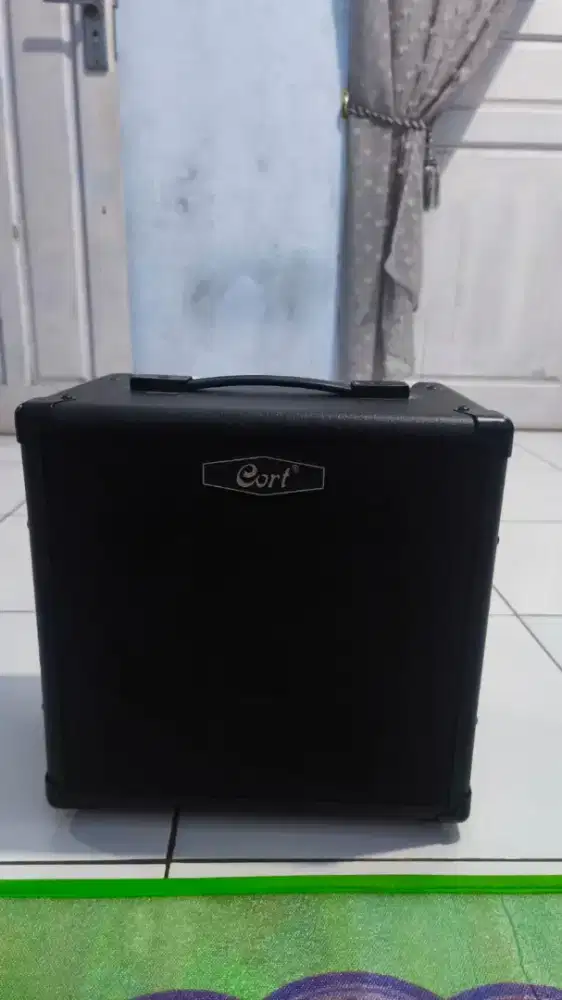CORT AMPLY GUITAR/BASS CM20B