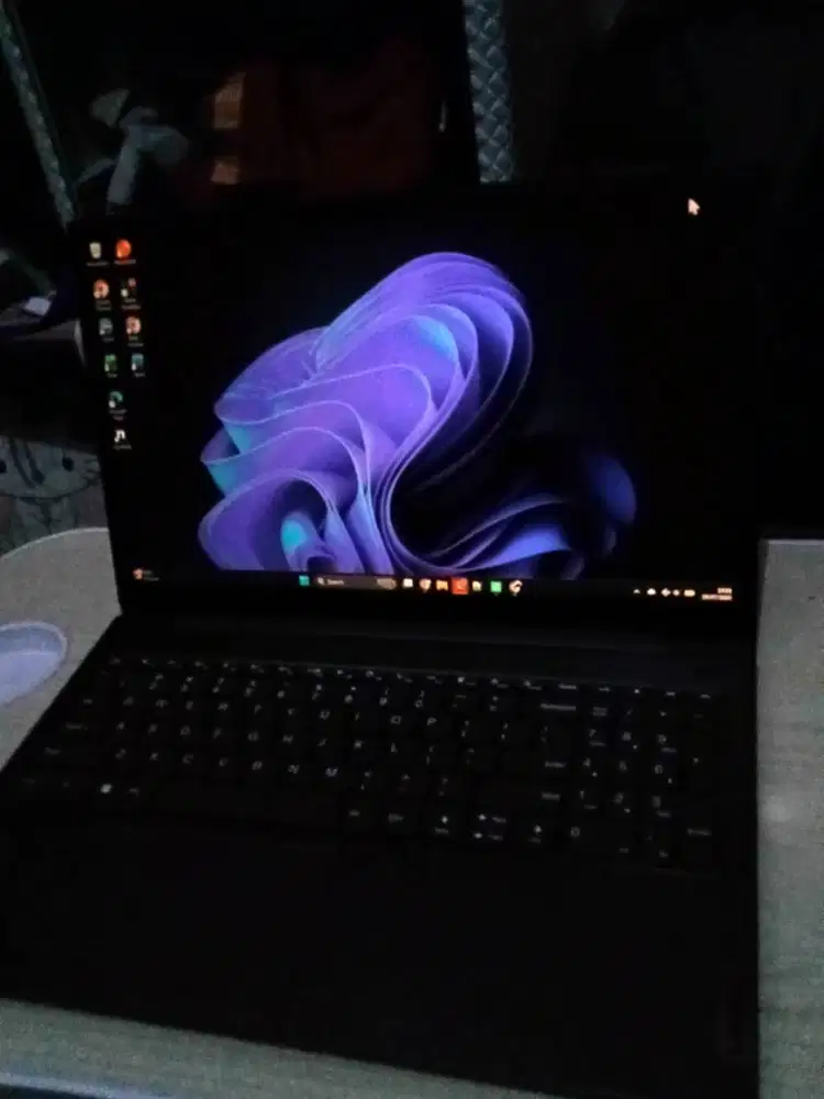 Lenovo V15 Core i3 RAM 8GB SSD 512GB Fullset Garansi Resmi Nov 2026 +