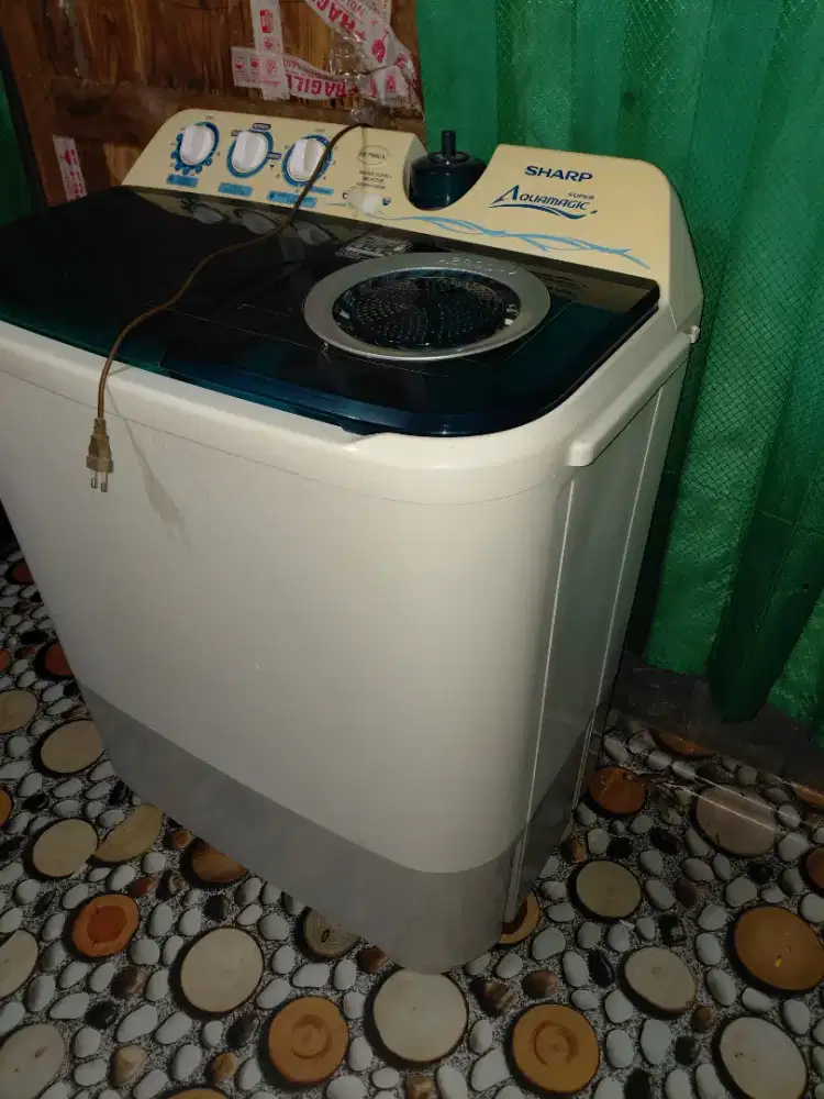 Mesin cuci sharp 9 kg tahun 2022 kondisi normal dan baik kencang 100%.