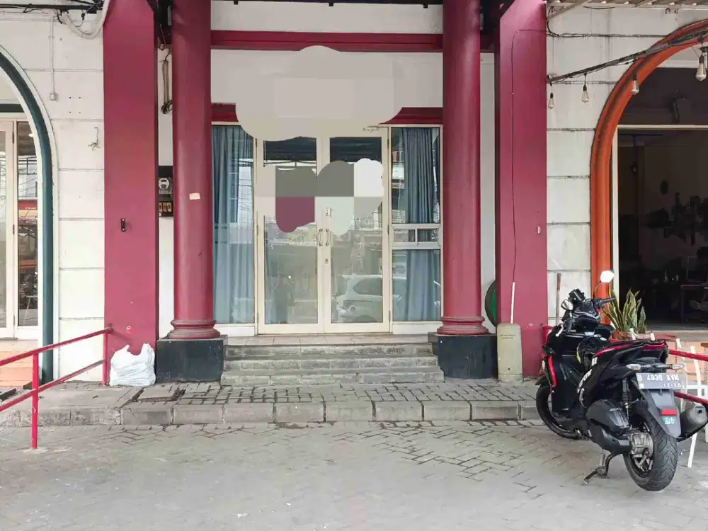 Disewakan ruko di galaxy
Lt= 72 m2
Lb =4 lt x 72 =208 m2

Lt 1.ada ruangan meeting dan ruang kasir/admin 
Ada 1.toilet dan ruang pantry dgn 2. AC

Lt 2 ada ruang Pimpinan 1
Ruang sekretaris 1
Ada 2 ruang untk staf
Ada 1 ruang toilet dan 1 ruang buat lemar