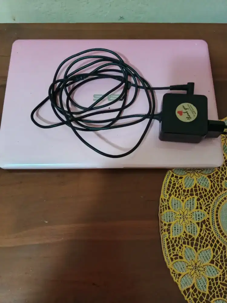Jual laptop (notebook)11 warna Pink