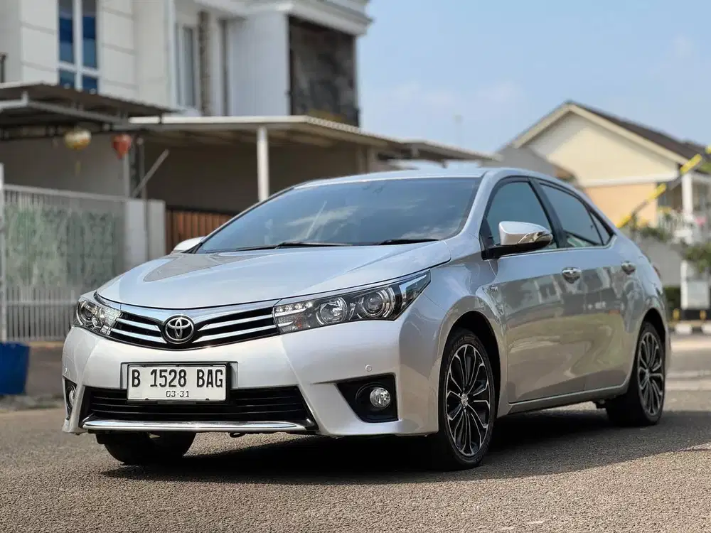 Corolla Altis V 1.8 AT 2015 silver
