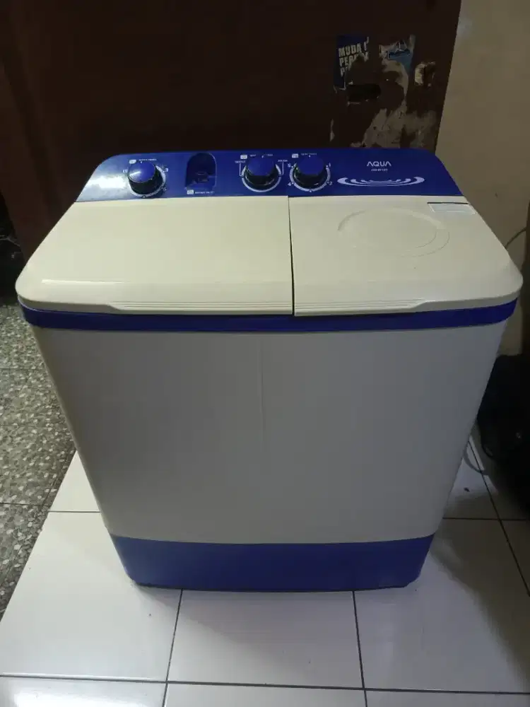 Mesin cuci merk Aqua 8kg normal siap pakai