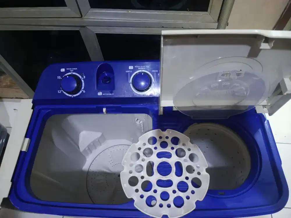 Mesin cuci merk Aqua 8kg normal siap pakai
