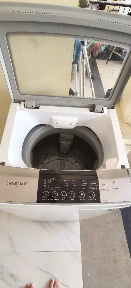 Mesin cuci Electrolux 7kg EWT705WN