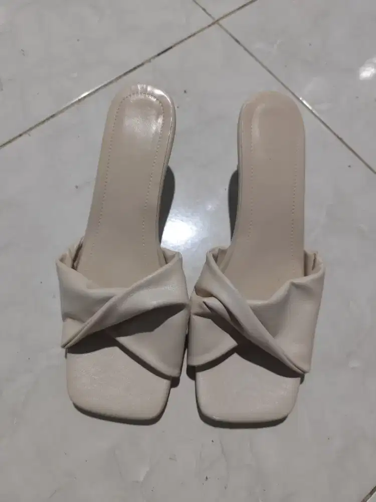 Sepatu Hak Tinggi Wanita