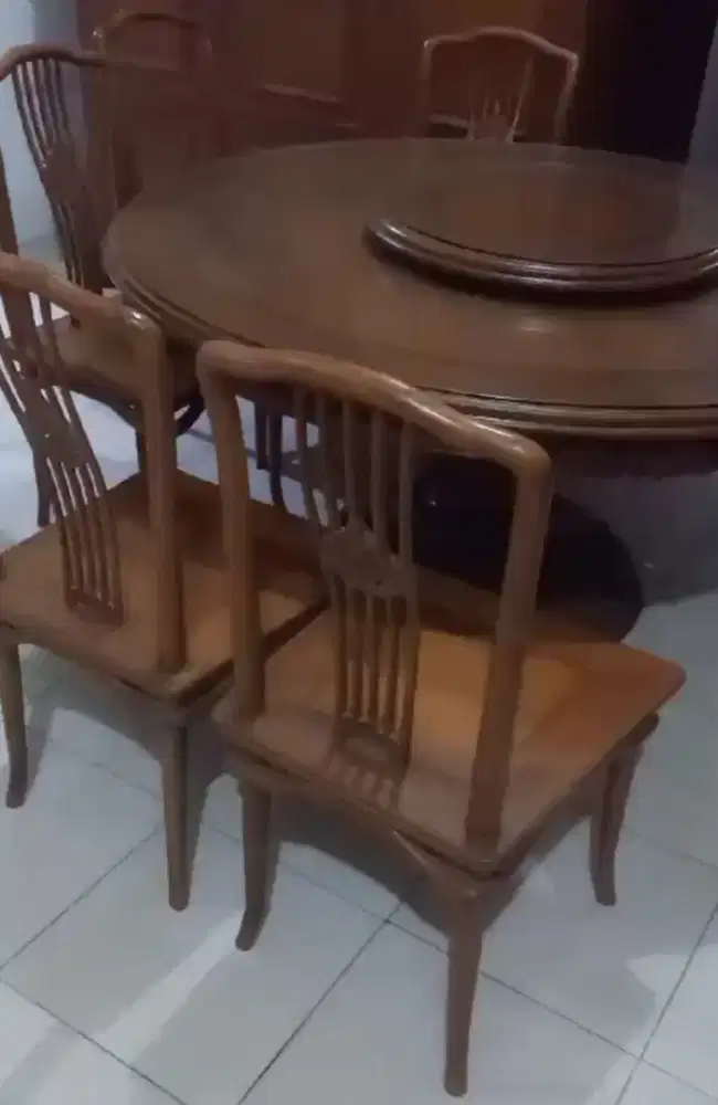 Meja makan bundar kayu jati 8 kursi