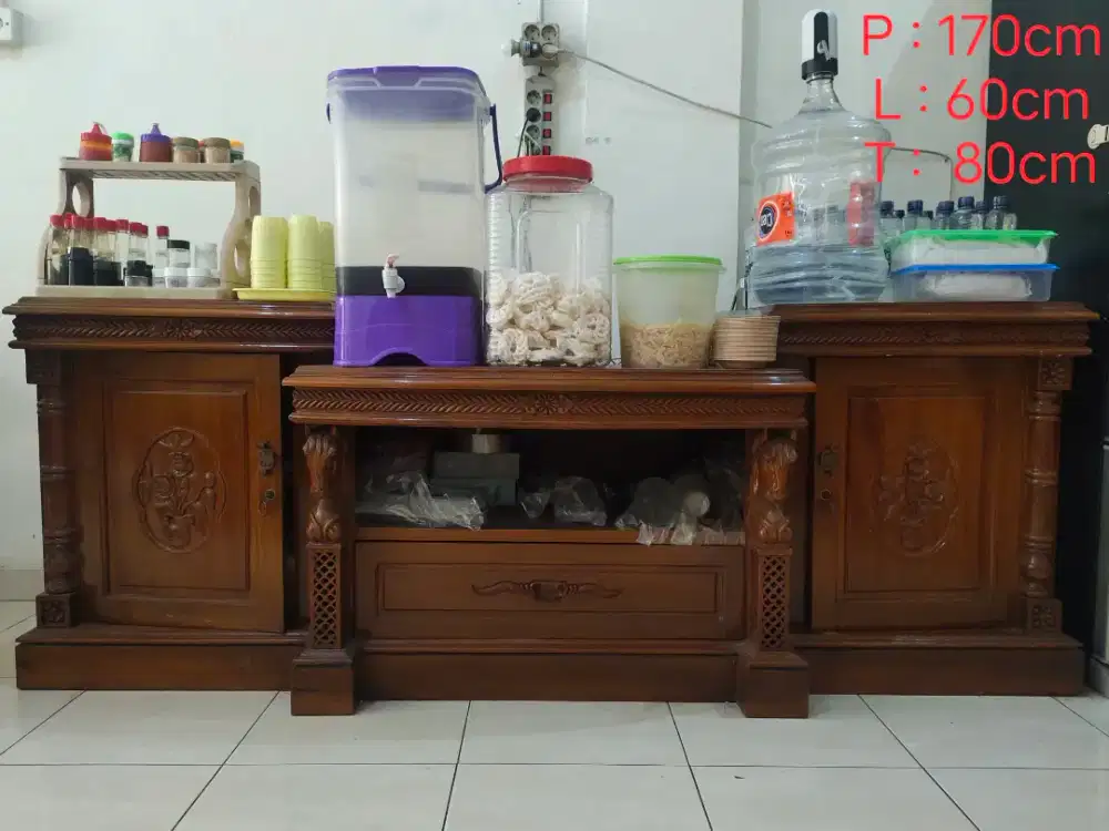 Lemari serbaguna dari kayu jati