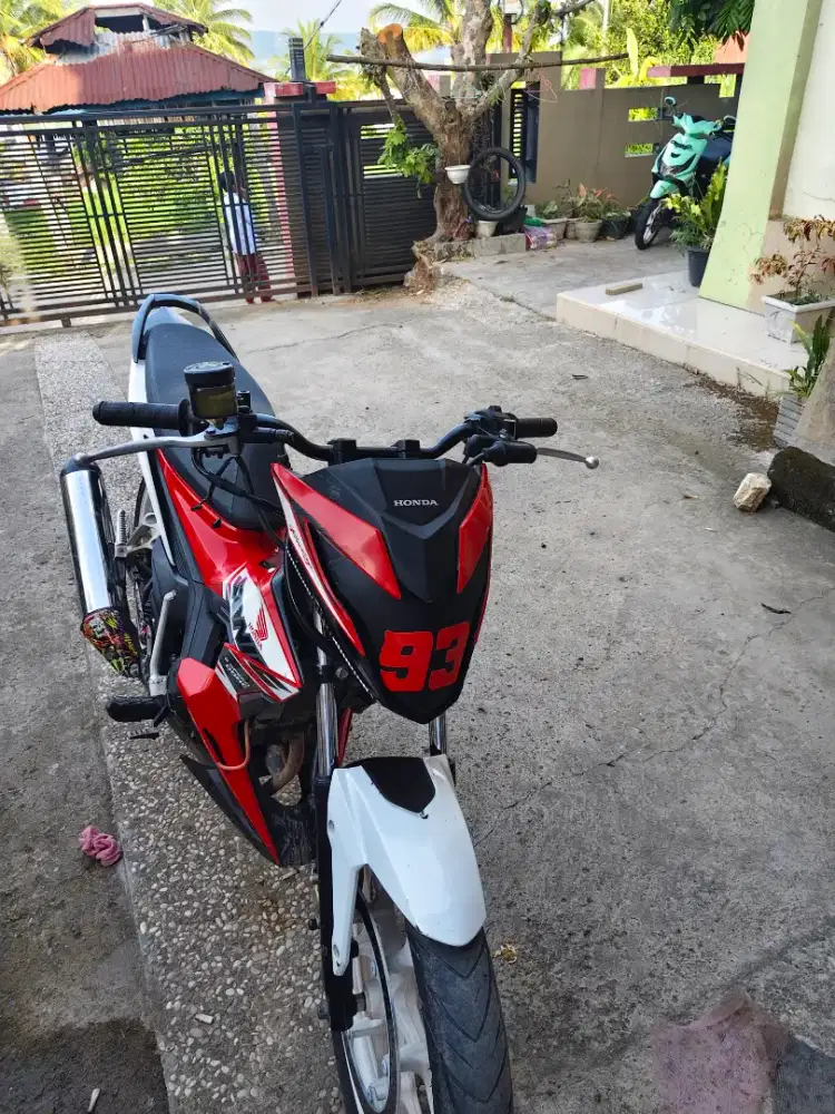 DIJUAL MOTOR SONIC 150R