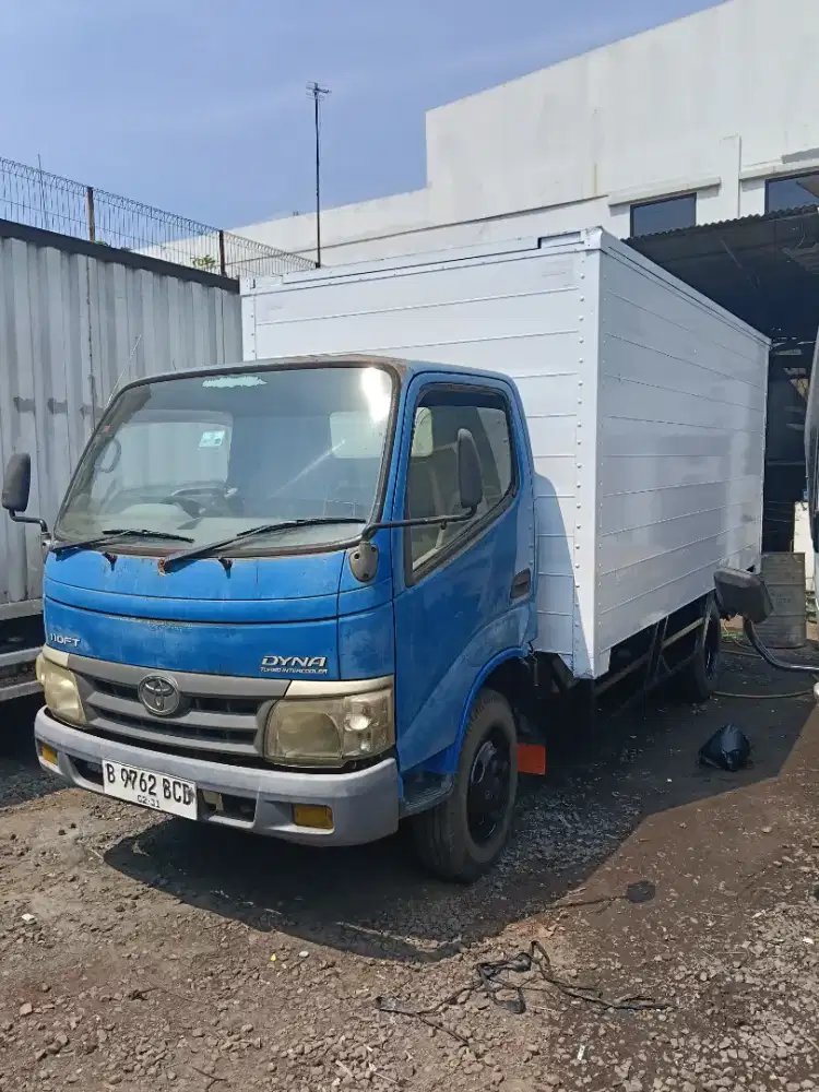 Toyota Dyna 110FT double std box 15 kubik 2011