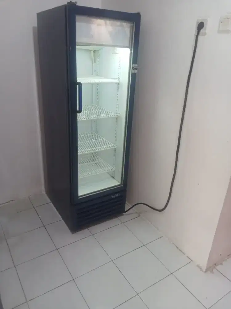Showcase chiller 280 liter
