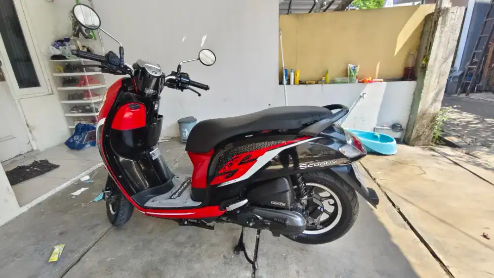Honda Scoopy 2019, warna merah hitam