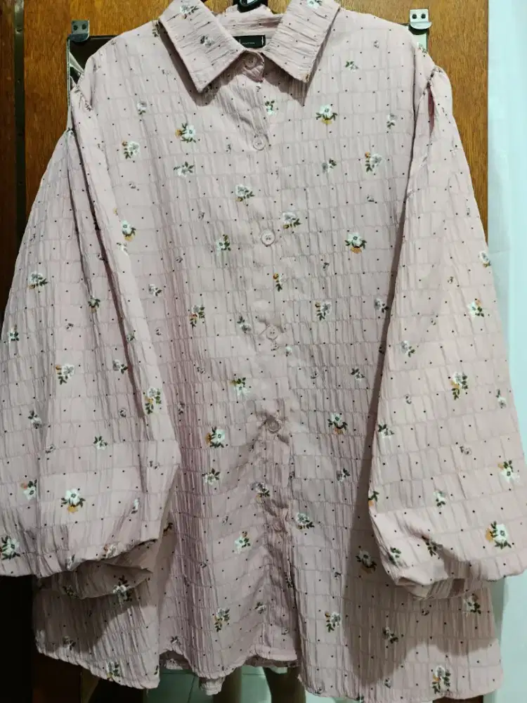 Blouse wanita elegan