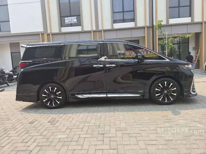 Toyota Alphard 2024 Bensin