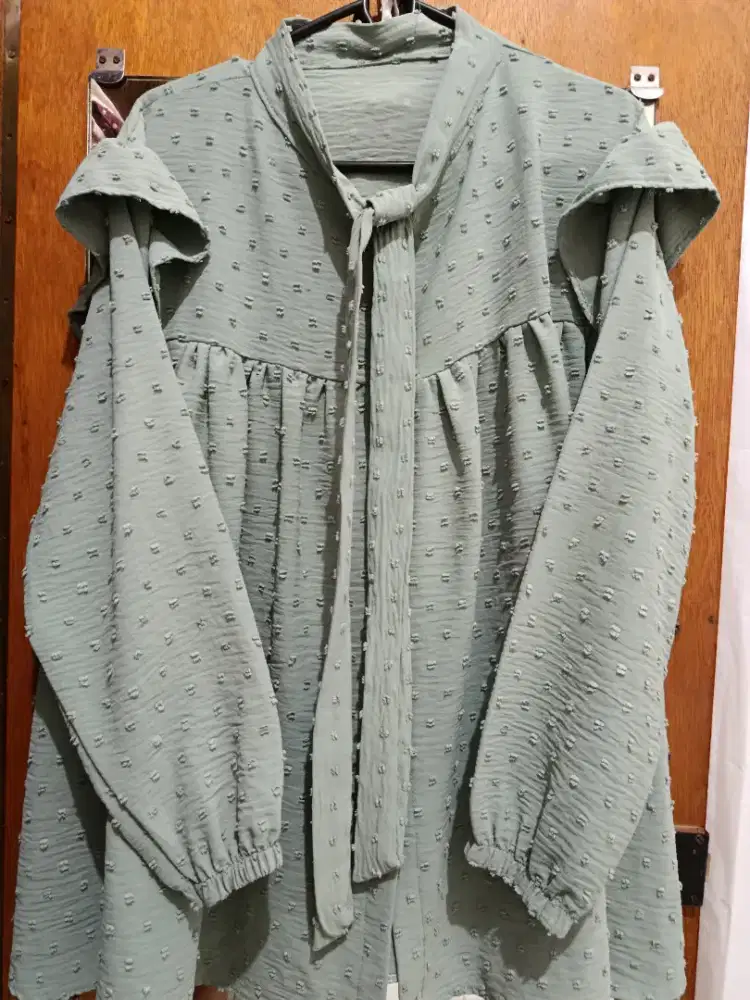 Blouse wanita elegan