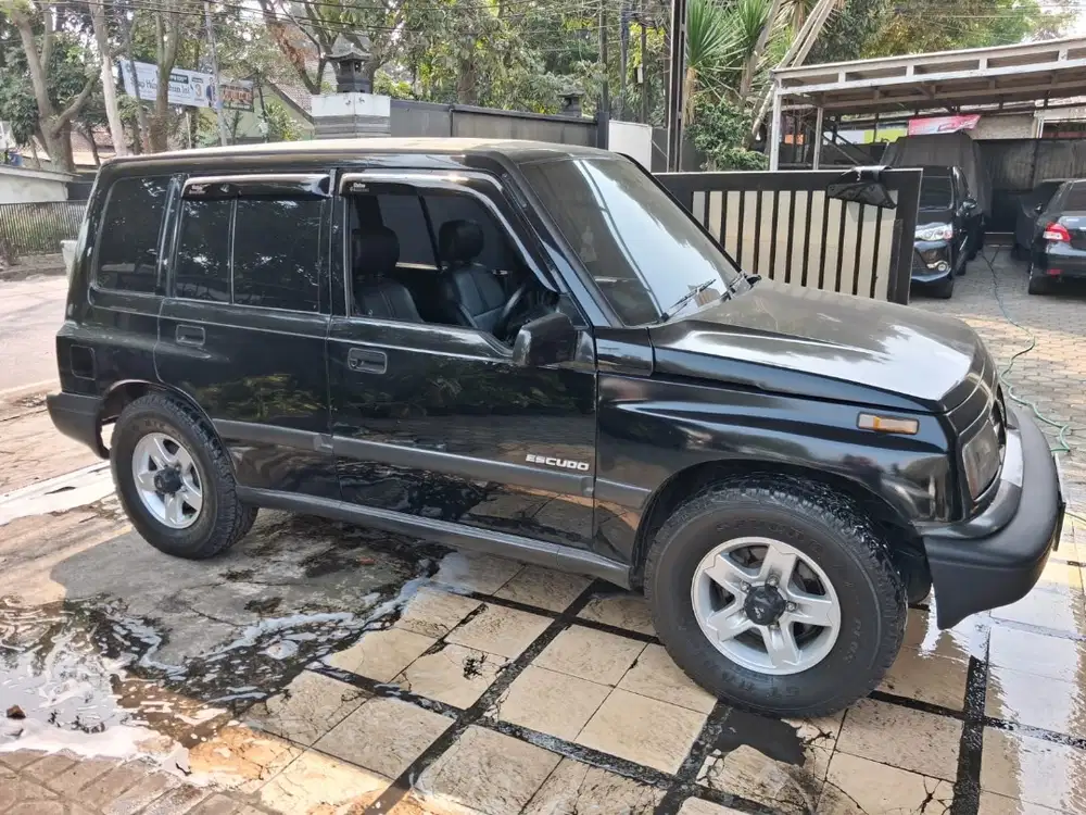 SUZUKI ESCUDO 1.6 BENSIN MT