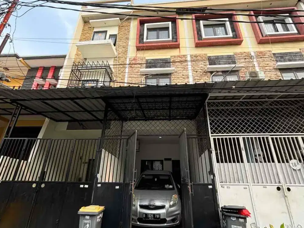 Dijual Rumah 3 lt 3,2 x 15 m2 di Sumur Bor Cengkareng- Daan Mogot shm utara ada 3 kt 3 km semi furnished: kitchen set, ac, waterheater, Ayo survey & nego yuk!!