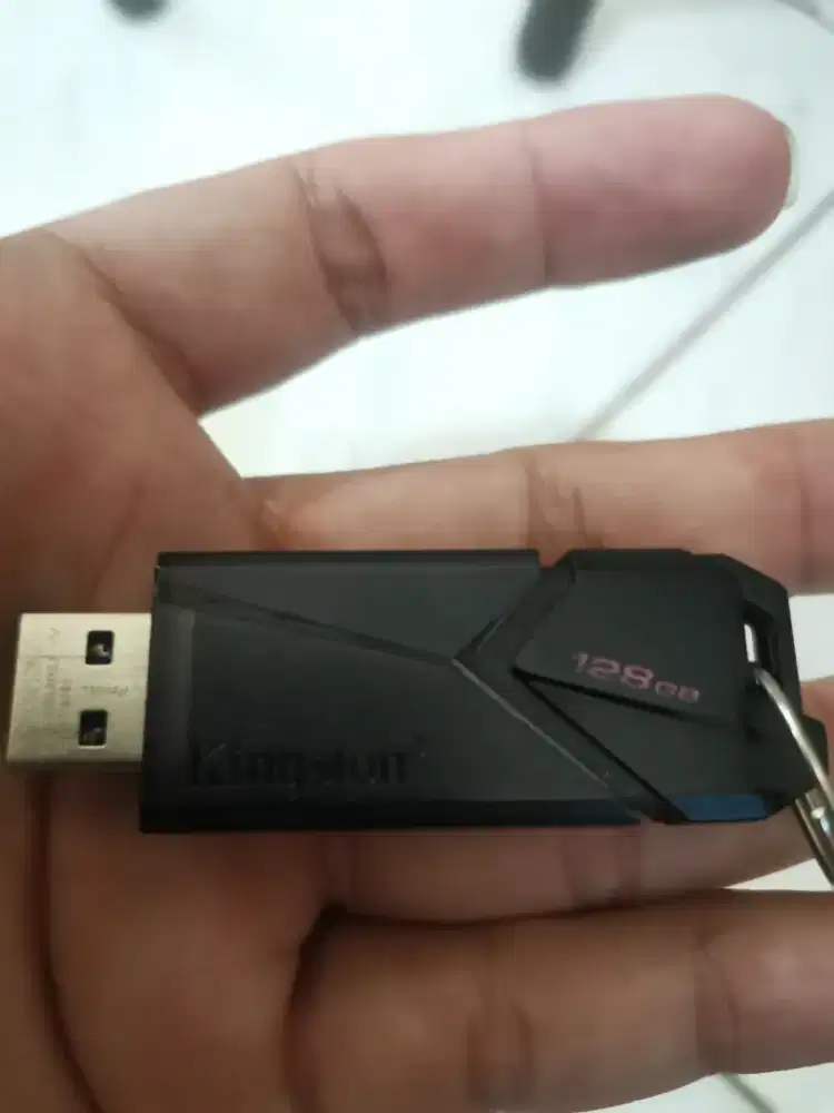 Dijual cepat flashdisk merek kingston 128 GB