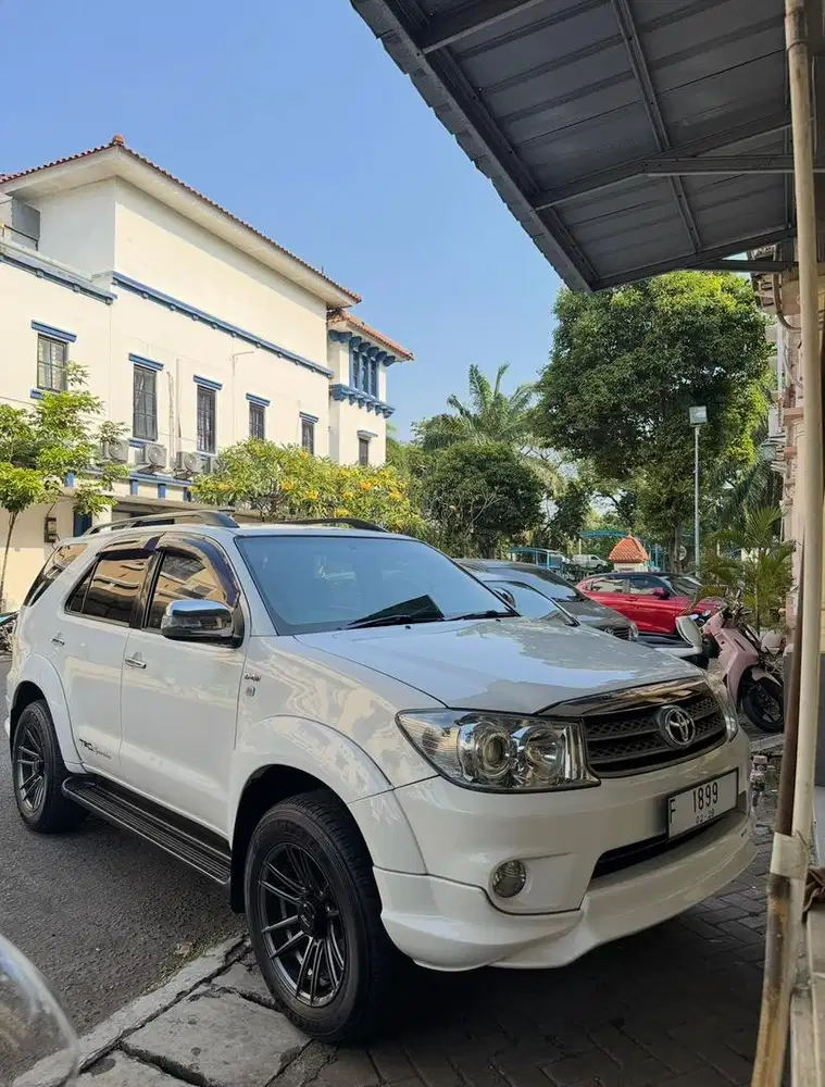 Toyota fortuner type G TRD asli original putih diesel automatic solar