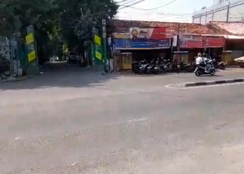 Tanah dan Bangunan Hook di Jalan Raya Kebayoran Lama Jakarta Selatan