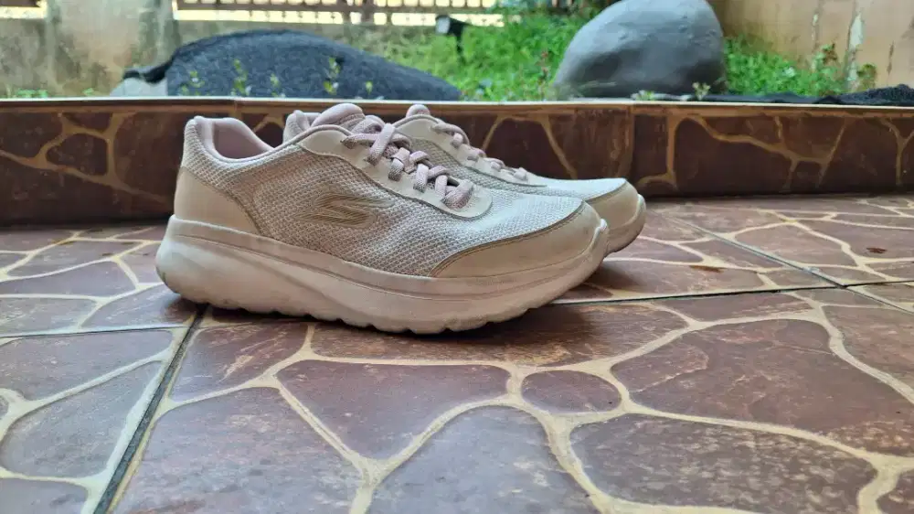 Sepatu Skechers Pink