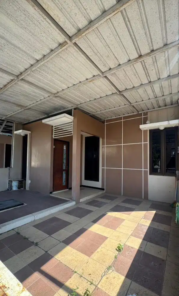 RUMAH  TINGGAL TENANG NYAMAM DI MEGA RESIDEN BANYUMANIK SEMARANG
