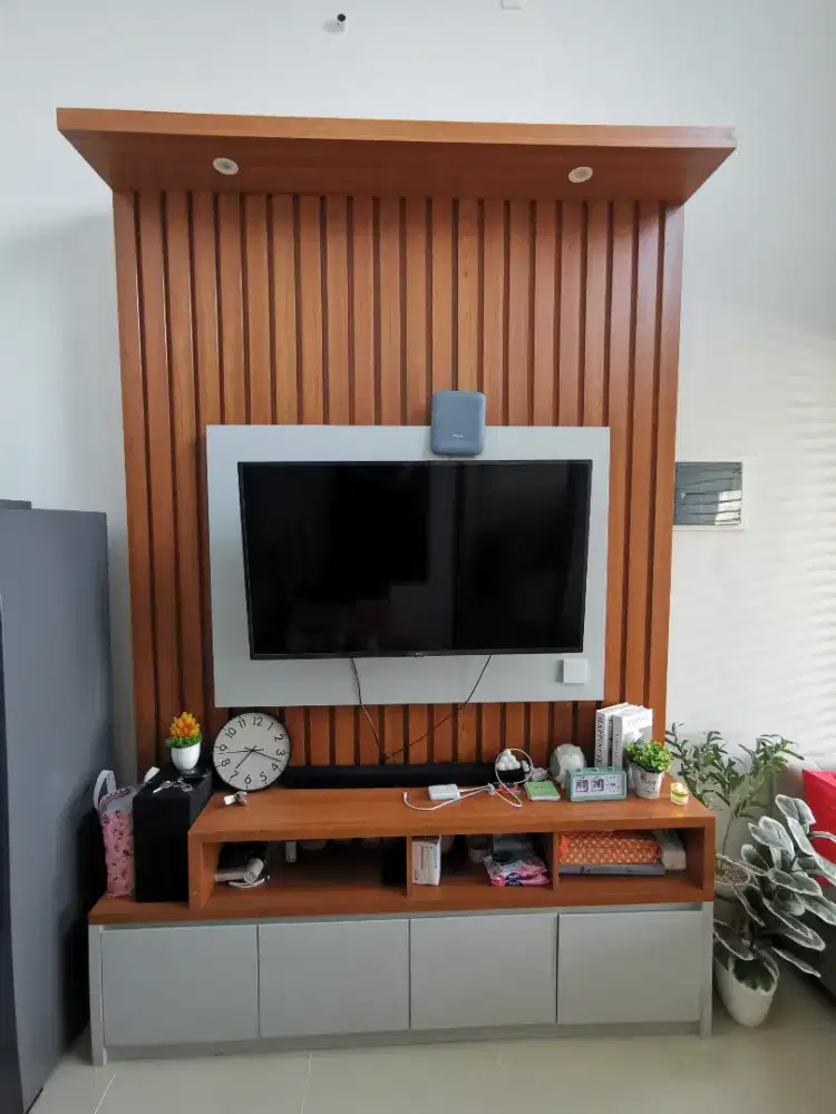 Backdrop TV minimalis